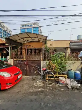 Dijual rumah tinggal bisa untuk bangun kost kostan