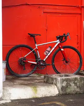SEPEDA GRAVEL MARIN GESTALT 1