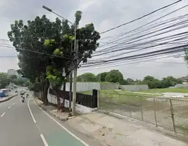 Di sewakan tanah di tepi jalan raya buncit raya Jakarta Selatan