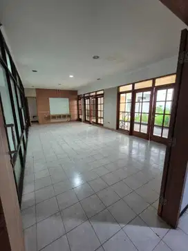 Rumah Bangunan Belanda Strategis di Sayap Dago Bandung
