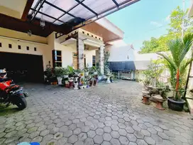 Rumah mewah lahan luas 389 m2 tepi jalan utama sumber