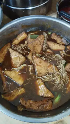 DIBUTUHKAN SEGERA KOKI DAN HELPER WARUNG/ KANTIN ( WANITA )