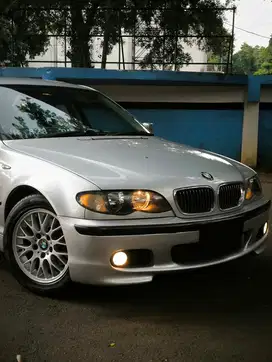 BMW 325i 2004 Bensin