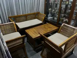 1 SET MEJA DAN KURSI
