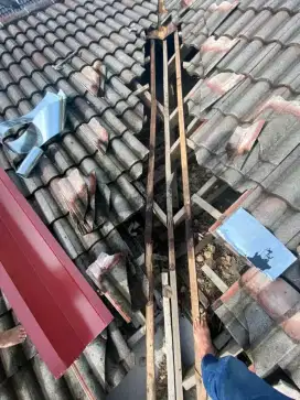 Tukang perbaikan atap bocor talang air