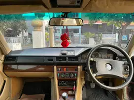 Mercedes-Benz E300 1988 Bensin