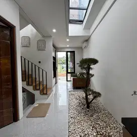 Dijual Rumah Mewah 2 Lantai Dekat Kampus UPN Limo