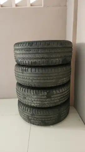 Velg dan Ban R17 205/50