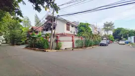 Rumah Hoek, depan taman, dekat ke Pasar Mandiri, sekolah, klinik di Ga