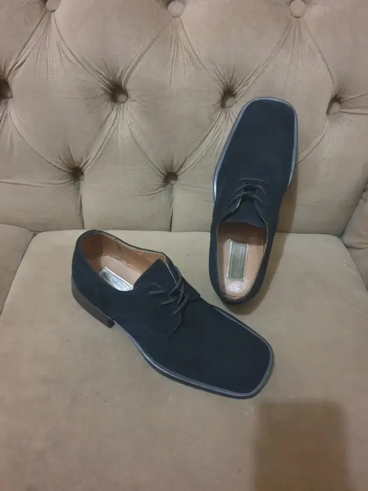 Mulus .authentic sepatu .pantofel versus size 40.5