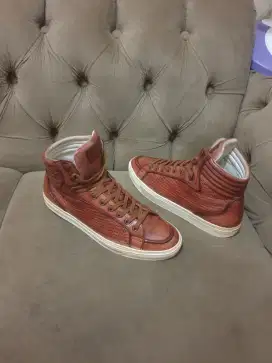 Mulus .authentic sepatu .sneakers bally size 42