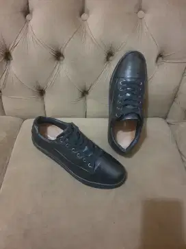 Mulus .authentic sepatu .sneakers ermenegildo zegna size 42