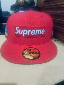 Topi new era x Supreme bekas terbaik