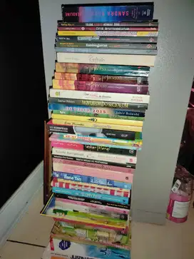 Aneka buku bekas.. Kebanyakan novel