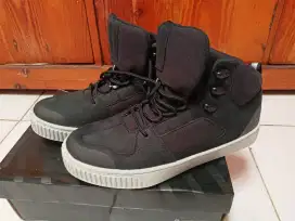 Sepatu Eiger original seri ARES masih baru no 42