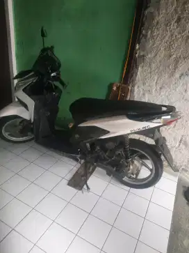 Dijual Honda Vario th 2011 bodi mulus mesin halus siap pake