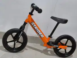 BALANCE BIKE MERK STRIDER TERGOLONG BARU KARNA COBA SEKALI SAJA!