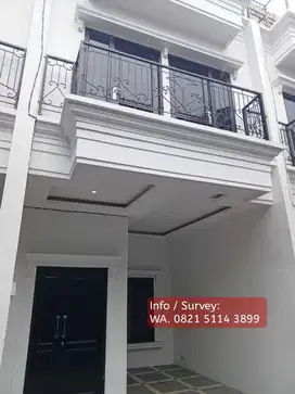 Rumah 2 lantai + Rooftop akses 2 mobil di Jagakarsa Murah Strategis