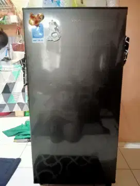 Kulkas merk Aqua 1 pintu
