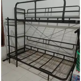 Ranjang/Dipan/Tempat tidur tingkat
