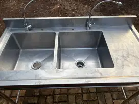 2 hole restaurant sink