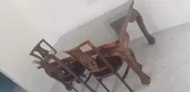 Meja makan dan kursi ada 6