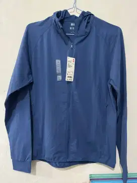 Jaket Uniqlo Airism Baby Blue size M