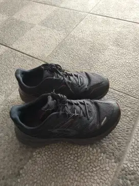 Sepatu running 910 Yuza Evo