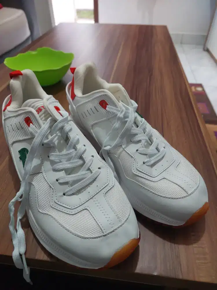 Thrift sepatu LACOSTE