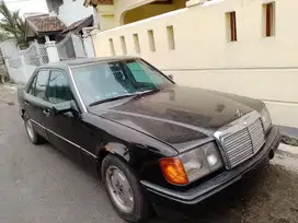 Mercedes-Benz E230 1990 Bensin