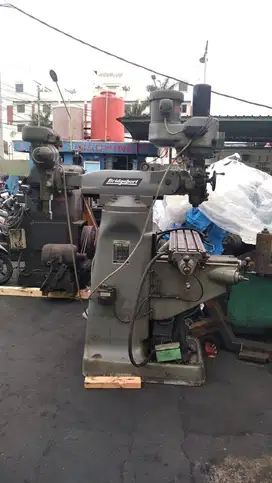 Mesin Milling Bridgeport second 1060 x 230mm