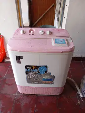 Mesin cuci merek Aqua 7kg