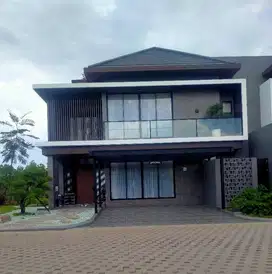Rumah 2 lantai di Summarecon mutiara Makassar.