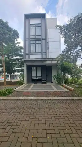 Ruko 3 lantai super strategis dekat stasiun tol sekolah deLatinos BSD