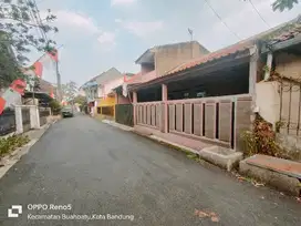 dijual murah di bawah njop rumah di Margahayu Raya buah batu
