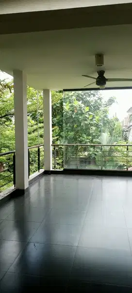 rumah 2 lantai dalam komplek di  lebak bulus