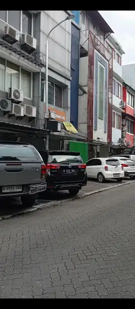 Ruko 4 Lantai Kebayoran baru dalam komplek 240 jt / thn