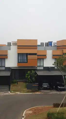 Di Jual Rumah dengan Kolam renang Mozart Gading Serpong
