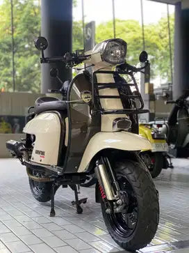 Scomadi Adventure Series ex film sugar daddy