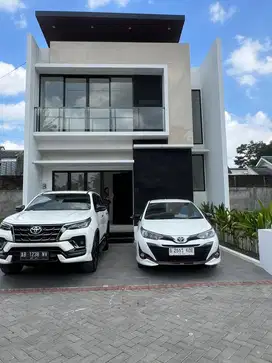 Di jual rumah baru grees 2 lantai siap huni di jalan kaliurang km 9,5.