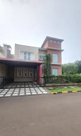 Rumah Sudut Minimalis dengan Kolam Renang Pribadi di BSD City