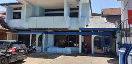 Rumah JL.A,Yani Padang Bisa Buat Kantor , 265 jt / thn