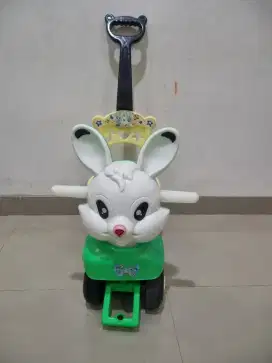 Mainan mobil dorong kelinci masih bagus