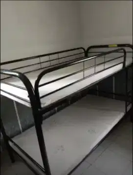 Tempat tidur bertingkat