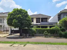 Rumah 2 Lantai Berhalaman Luas Dan Asri di Komplek Nyaman Cinere