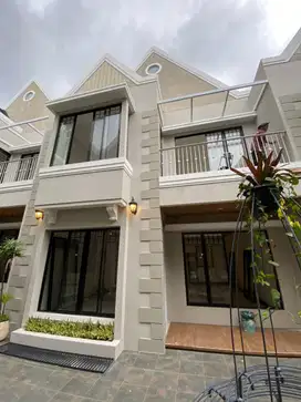 Rumah Ala Castil Eropa Di Setraduta Ciwaruga Dekat Pasteur Bandung KPR