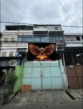 RUMAH LUAS 4 X 21M² DI JELAMBAR