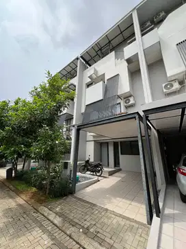 Disewakan Rumah 3 Lantai di BSD Tabebuya Impresahaus Full Furnish