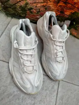 Sepatu running Adidas ozwegoo size 42 insole 26.5 cm bonus jaket lari