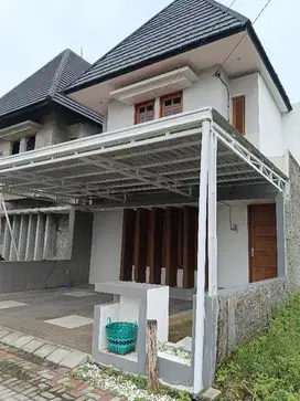 Rumah 2 lantai dengan rooftop di baki sukoharjo